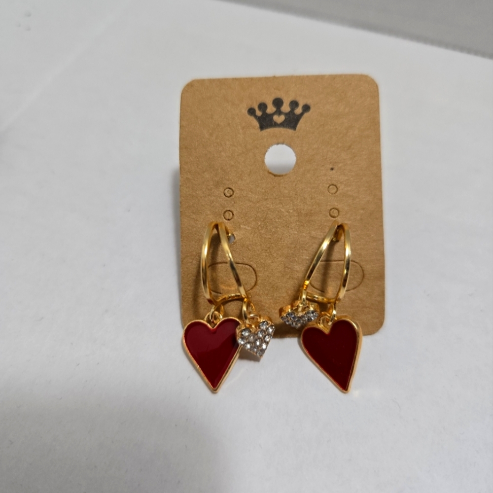NWOT HEART EARRINGS ❤️